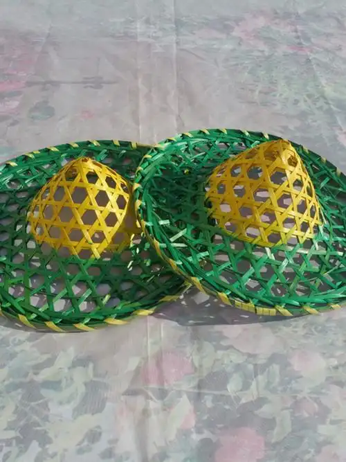 Traditional hat mold